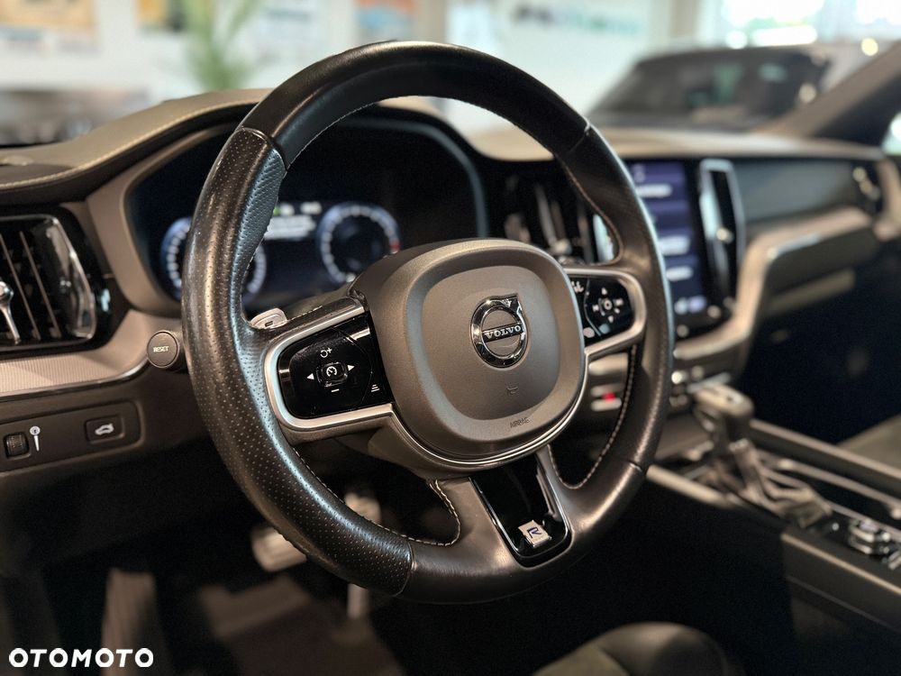 Volvo XC 60 T5 GPF AWD R-Design - 11