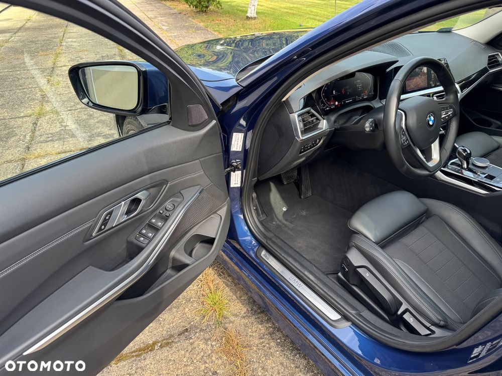 BMW Seria 3 318i Sport Line sport - 22