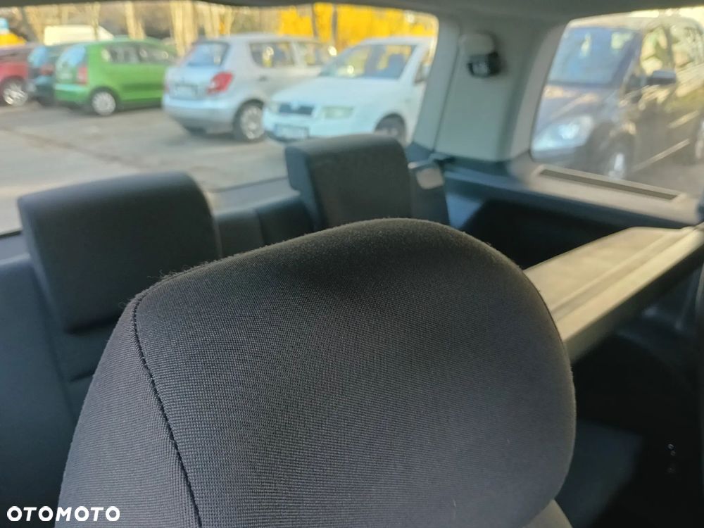 Volkswagen Touran 1.9 TDI Trendline DSG - 25