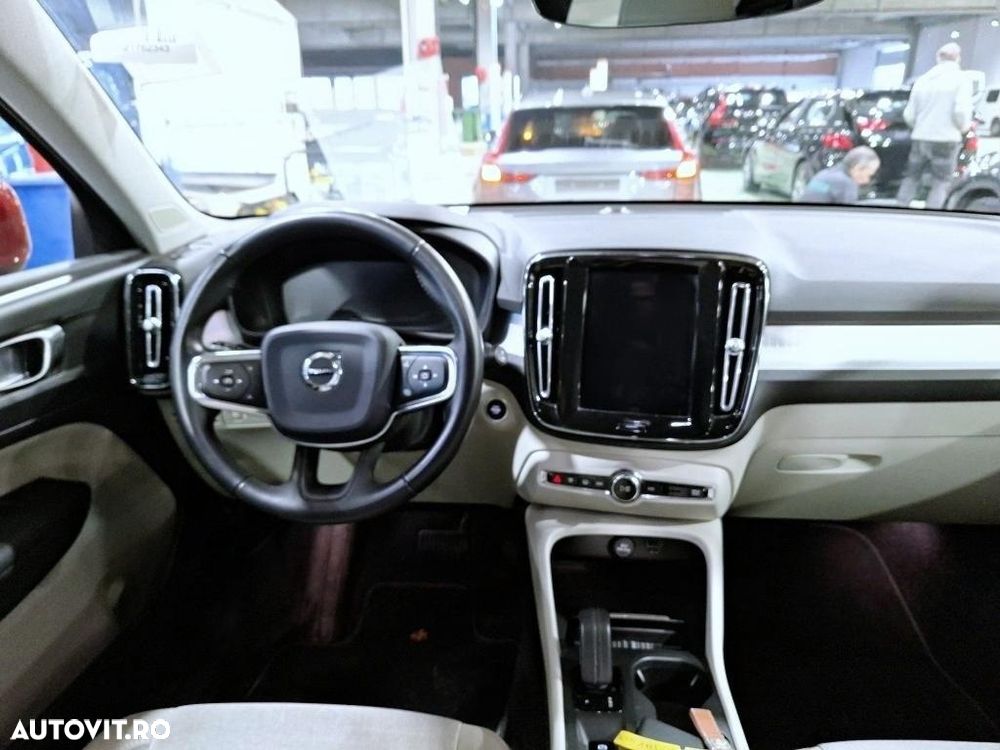 Volvo XC 40 T3 AT8 Momentum Pro - 8