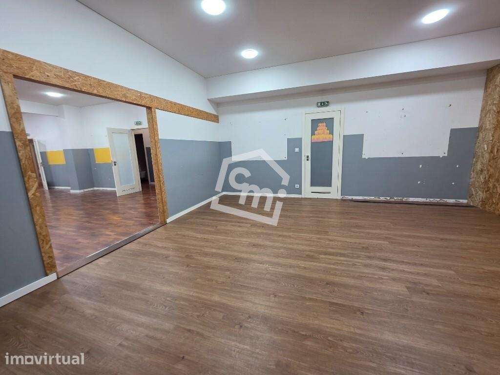 LOJA COM 460M2 NO CENTRO DE MATOSINHOS - Grande imagem: 4/20