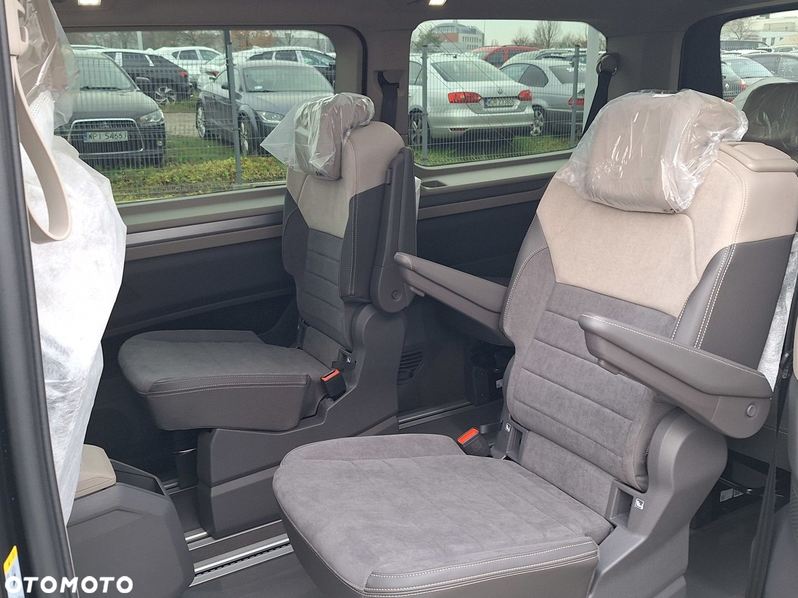 Volkswagen Multivan - 21