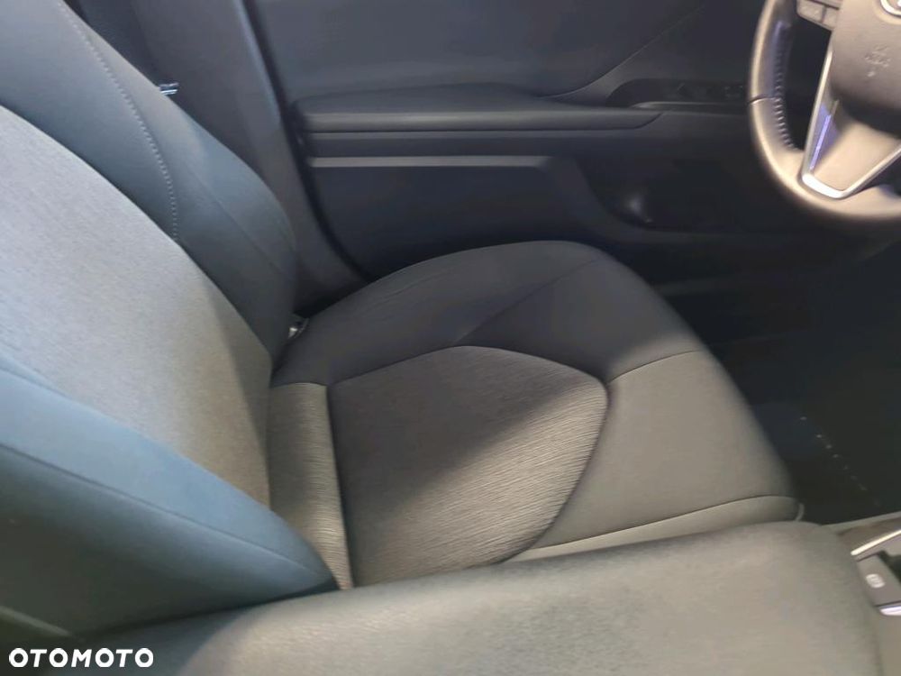 Toyota Camry - 16
