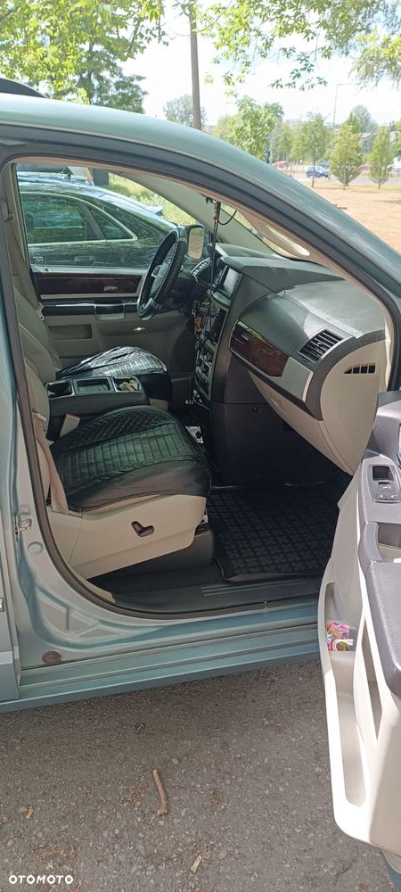 Chrysler Town & Country - 5