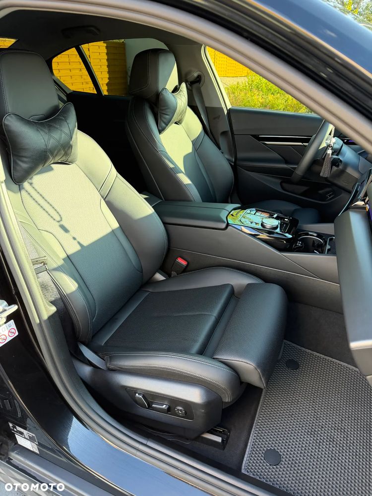 BMW Seria 5 520d mHEV - 12