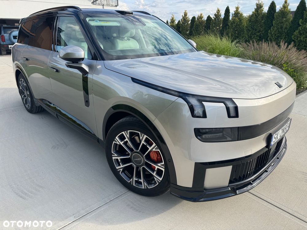 Lynk & Co 900 - 8