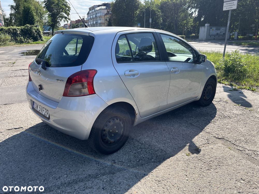 Toyota Yaris 1.3 Sol - 4