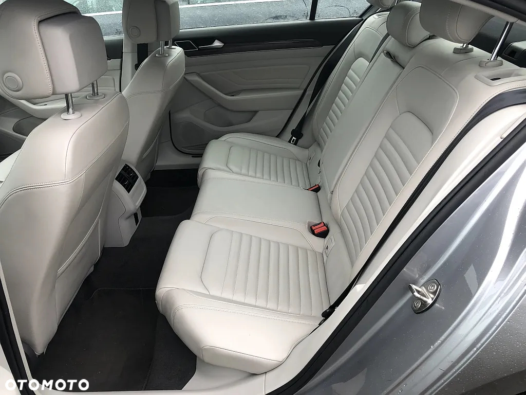 Volkswagen Passat 2.0 TDI BMT 4Mot Highline DSG - 11