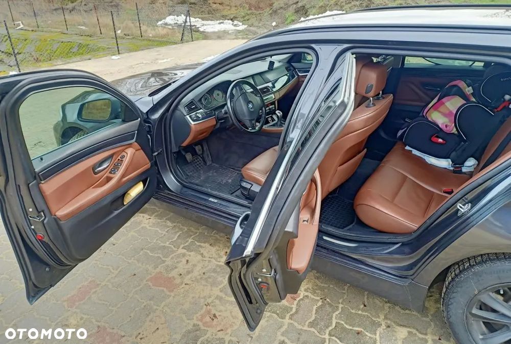 BMW Seria 5 520d Touring - 13