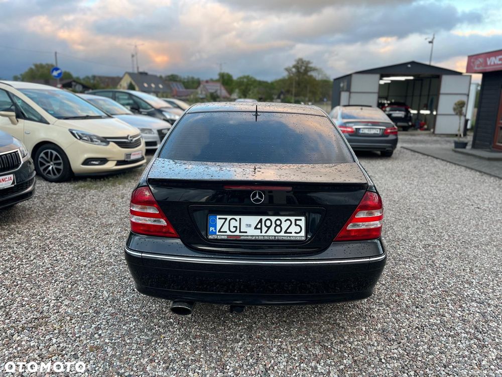 Mercedes-Benz Klasa C 180 Kompressor Automatik Avantgarde Sport Edition - 4