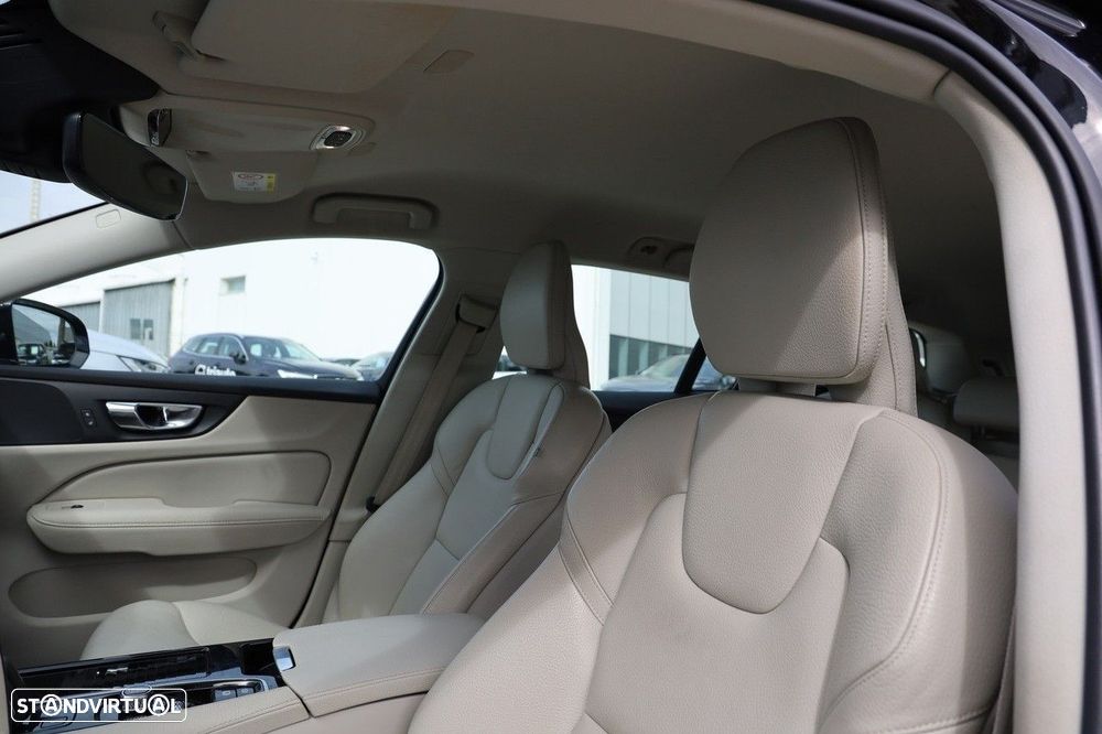 Volvo V60 2.0 T8 AWD TE Momentum Plus - 9