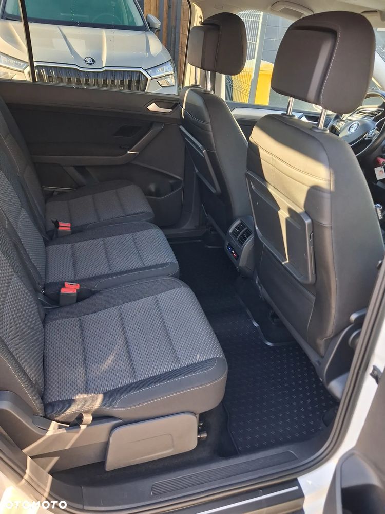 Volkswagen Touran - 28
