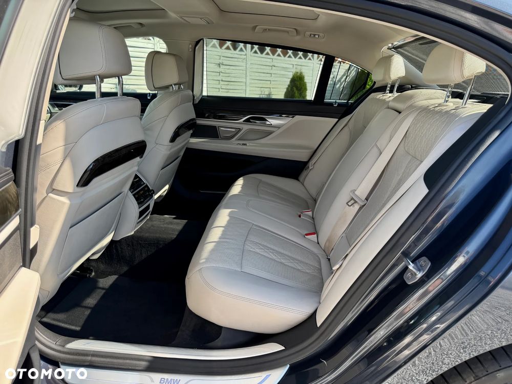 BMW Seria 7 750i xDrive Edition Exclusive - 20