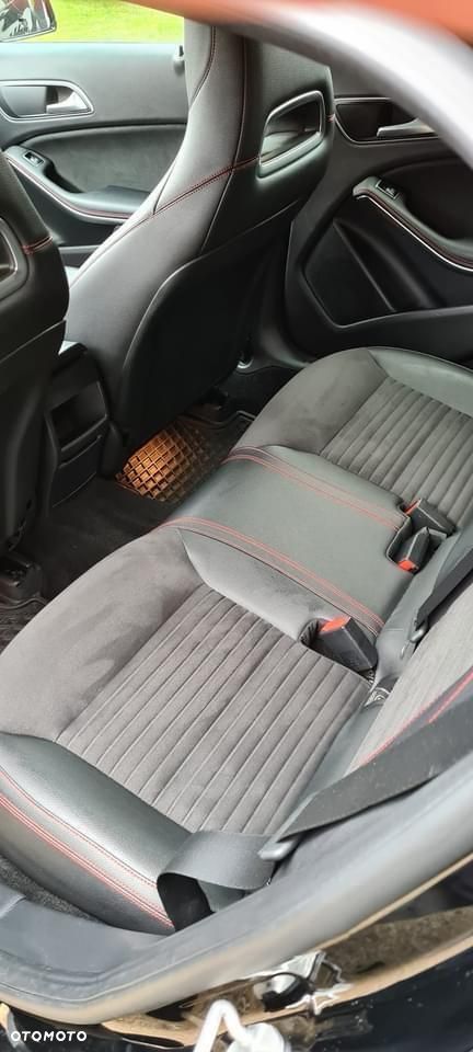 Mercedes-Benz GLA - 8