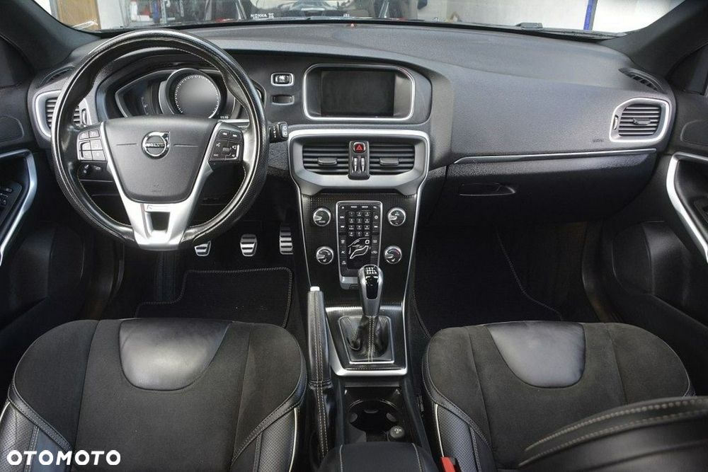 Volvo V40 D2 Drive-E R-Design Momentum - 17