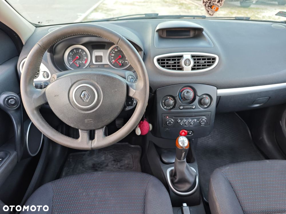 Renault Clio 1.6 16V Expression - 8