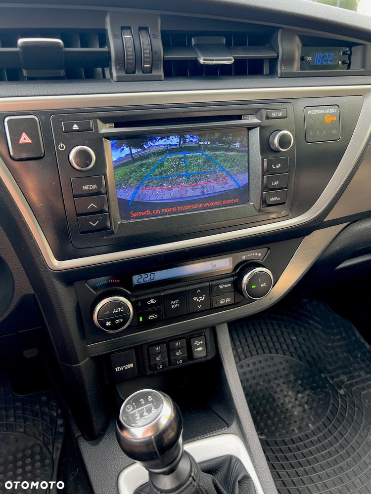 Toyota Auris 1.6 Premium Comfort - 9