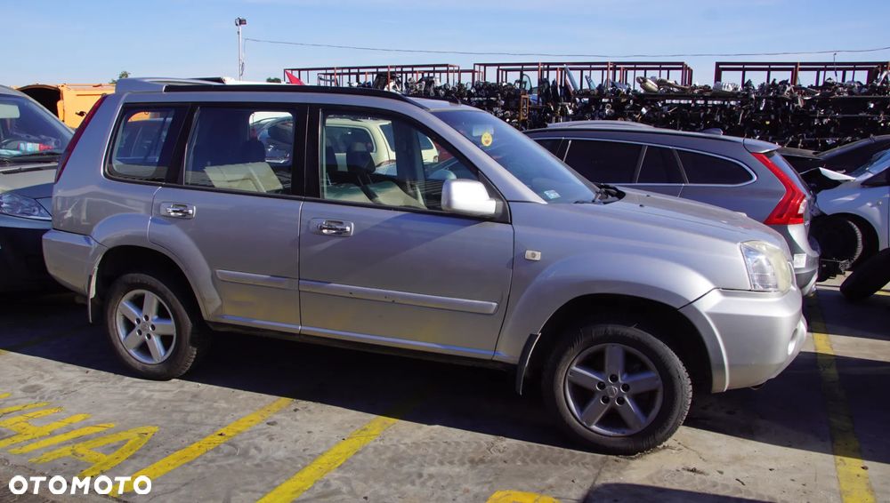 Auto na części - Nissan X-Trail I T30 2.2 DCI 136 KM YD22ETI 32010EQ068 KY0 2001R Silnik Skrzynia Drzwi Maska Klapa Zderzak Błotnik Lusterko Szyba Lampa Deska Kokpit Sterownik Moduł Czujnik Licznik Panel Kierownica - 2