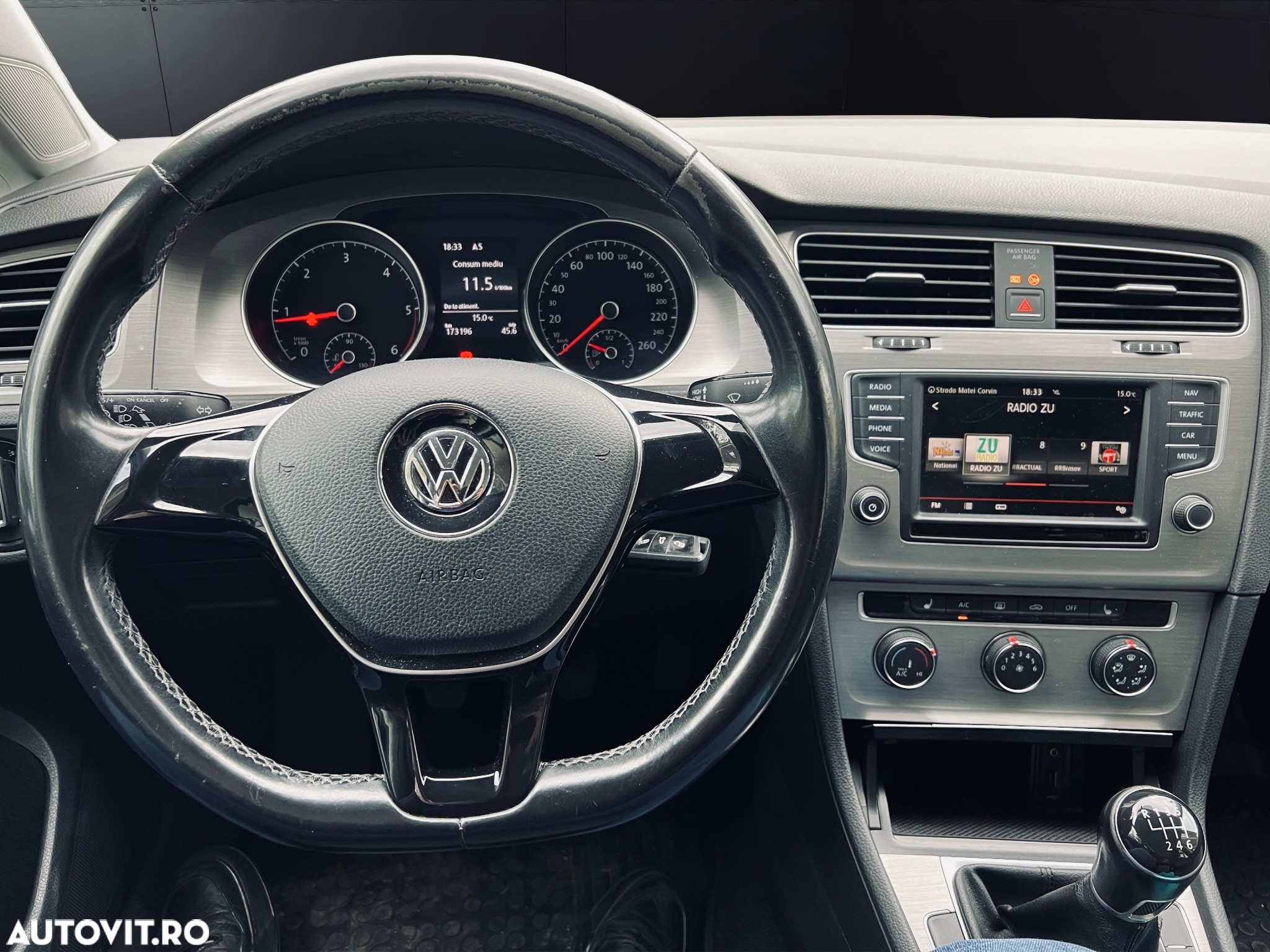 Volkswagen Golf - 10
