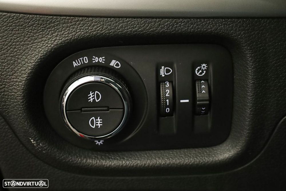 Opel Astra 1.2 T GS Line S/S - 19