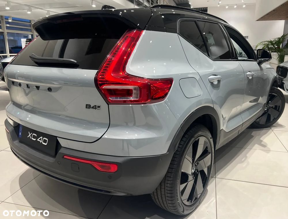 Volvo XC 40 B4 AWD Ultimate Dark - 4