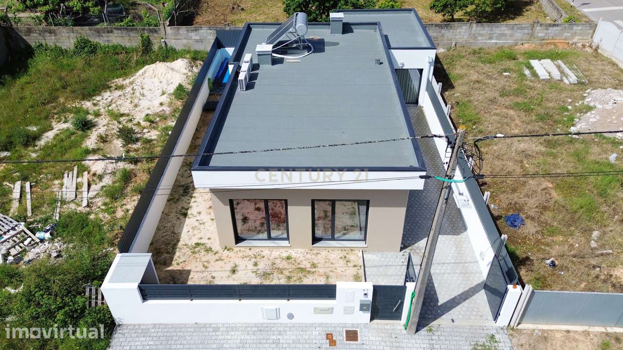Moradia Térrea Isolada T3 com Piscina - Grande imagem: 4/37