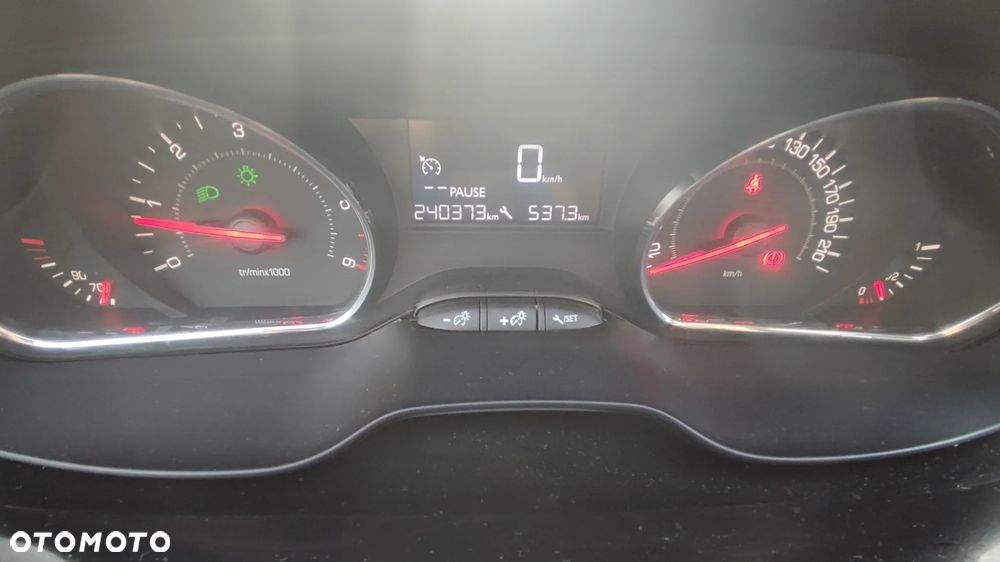 Peugeot 208 1.6 e-HDi Active STT - 10