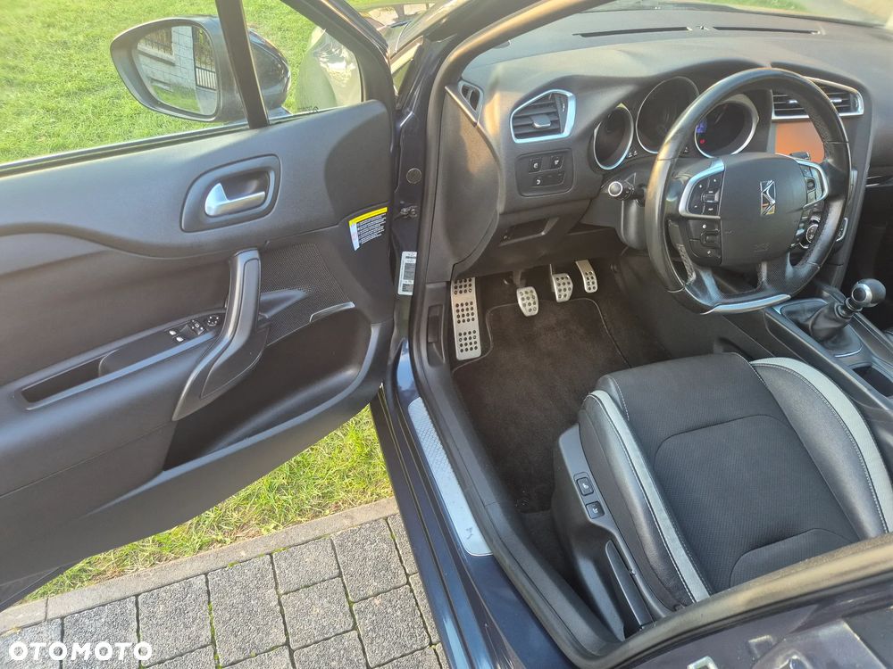 Citroën DS4 1.6 HDi SoChic - 12