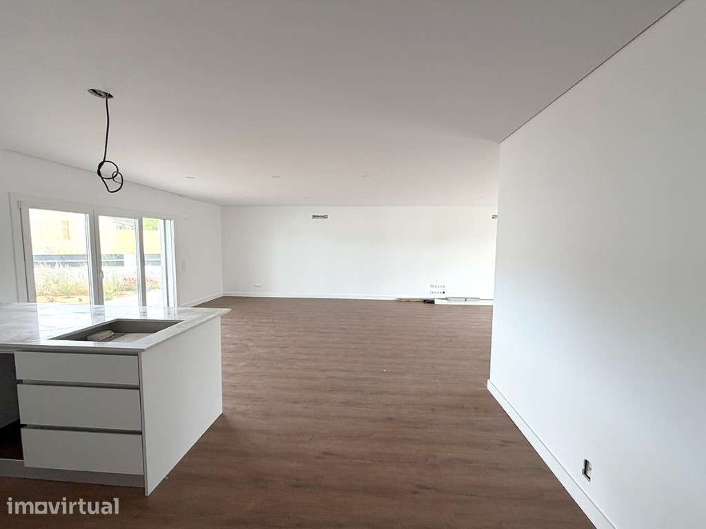 Moradia T3 a venda com Jardim Privado e Piscina na Quinta do Anjo - Grande imagem: 4/17