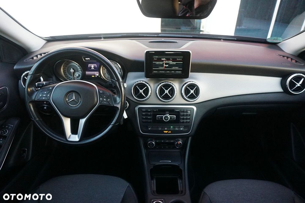 Mercedes-Benz GLA - 10