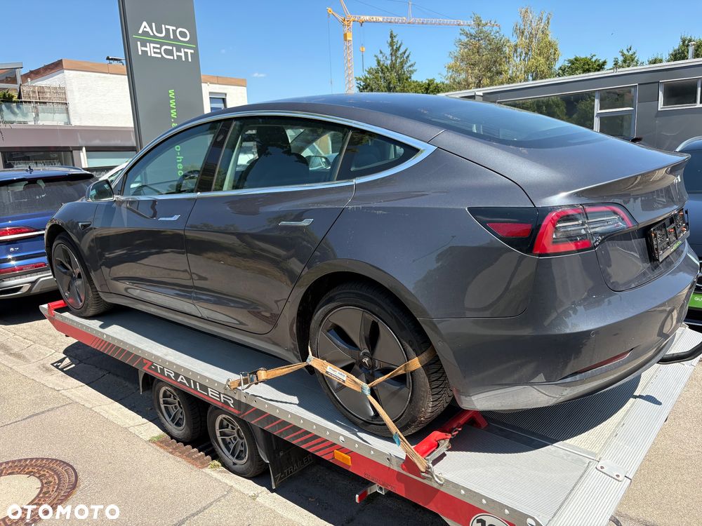 Tesla Model 3 Standard Reichweite Plus Hinterradantrieb - 37