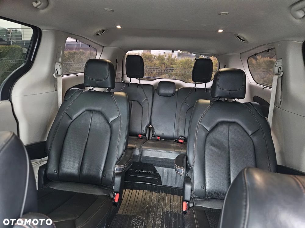 Chrysler Pacifica - 15