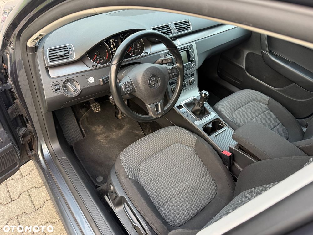 Volkswagen Passat 2.0 TDI DPF Highline - 9