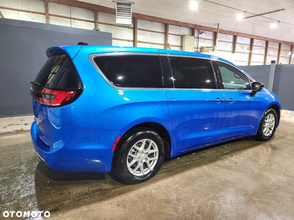 Chrysler Pacifica - 5