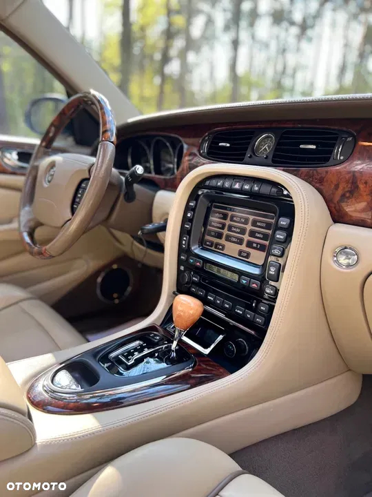 Jaguar XJ - 15