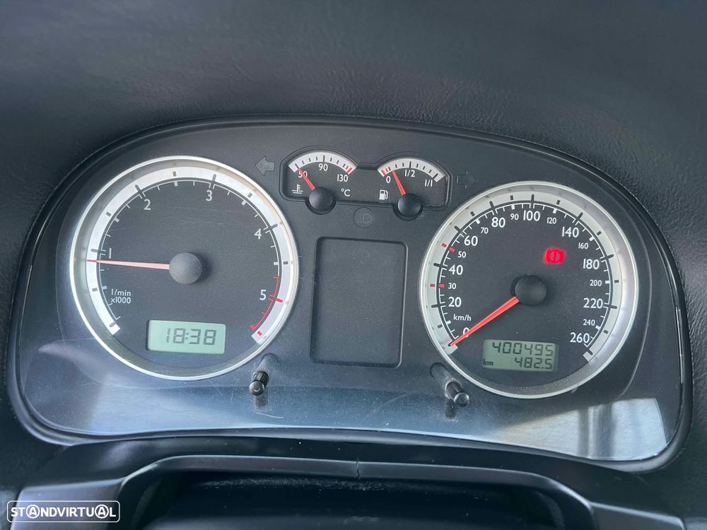 VW Bora 1.9 TDi Highline - 16