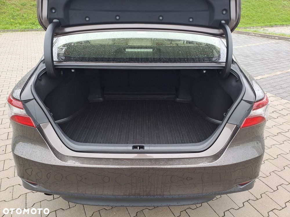 Toyota Camry 2.5 Hybrid Comfort CVT - 24