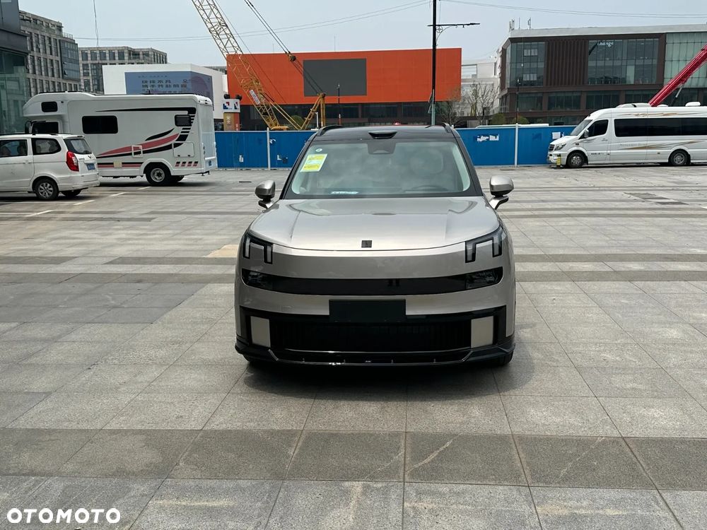 Lynk & Co 900 - 16