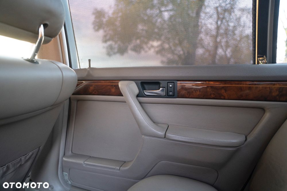 BMW Seria 7 750iL - 24