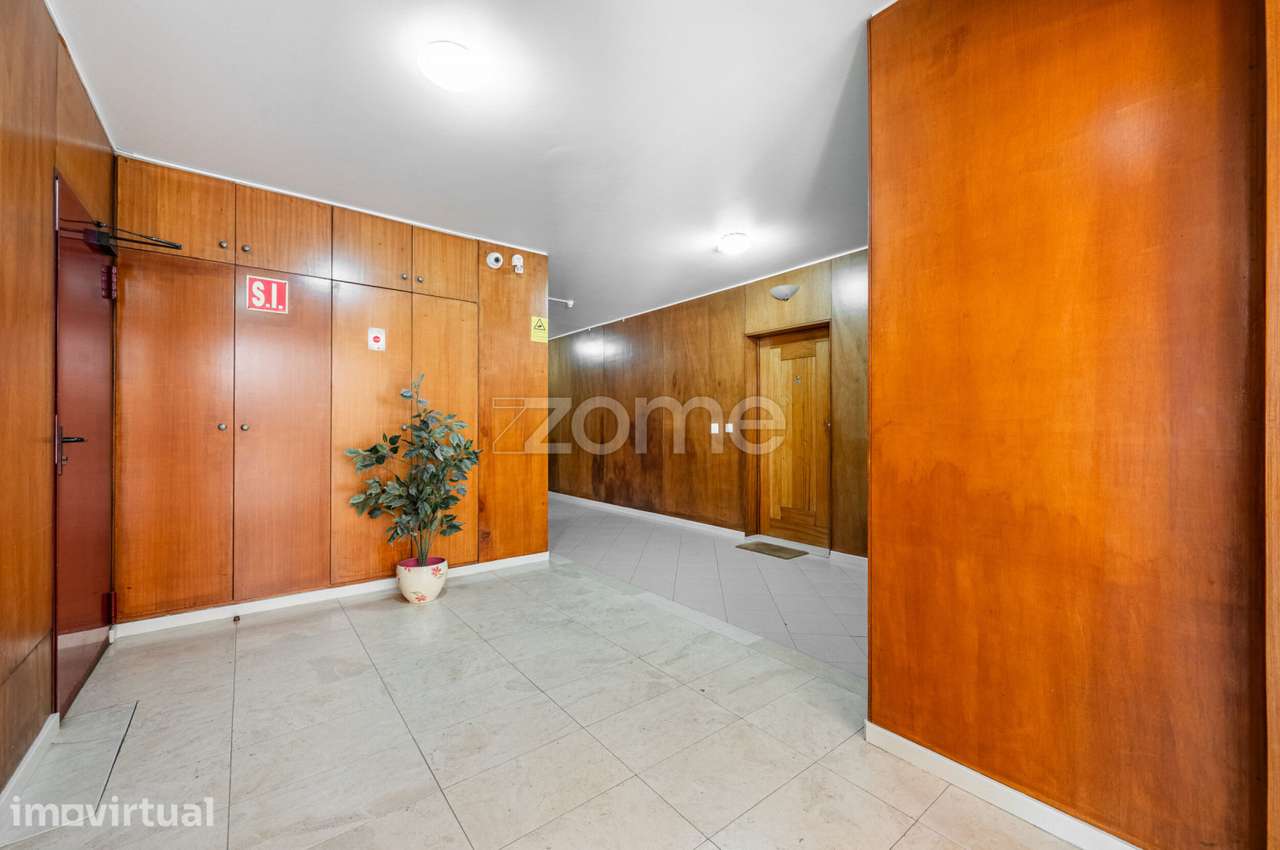 Apartamento T3  Totalmente Renovado na Prelada junto ao Metro - Grande imagem: 4/36