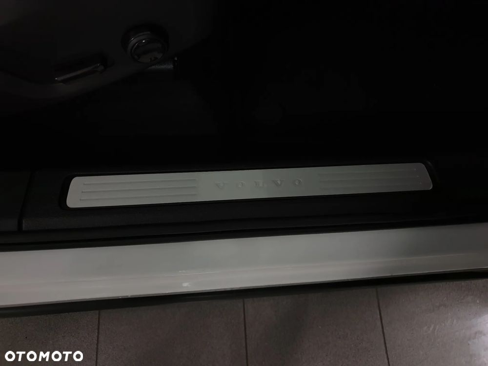 Volvo XC 60 B4 D AWD Geartronic RDesign - 29