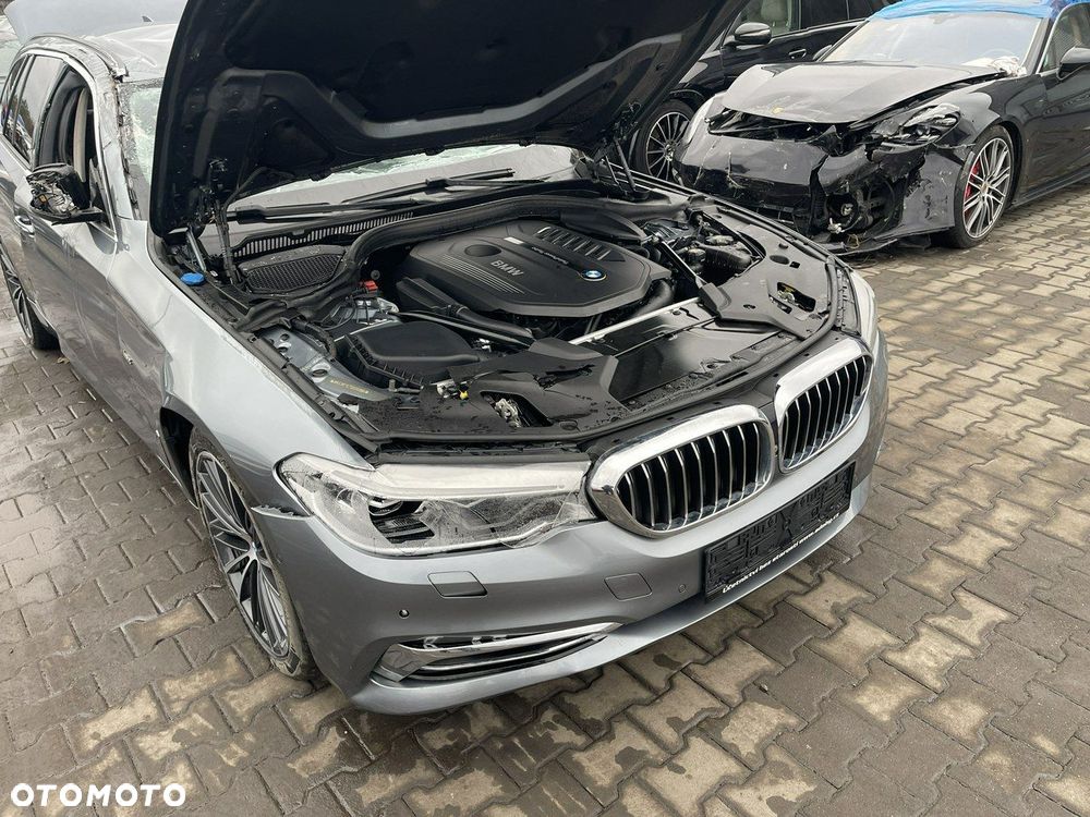 BMW Seria 5 540i xDrive GPF Luxury Line - 11
