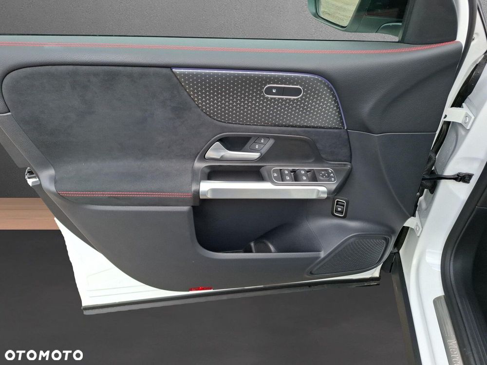 Mercedes-Benz GLB - 16