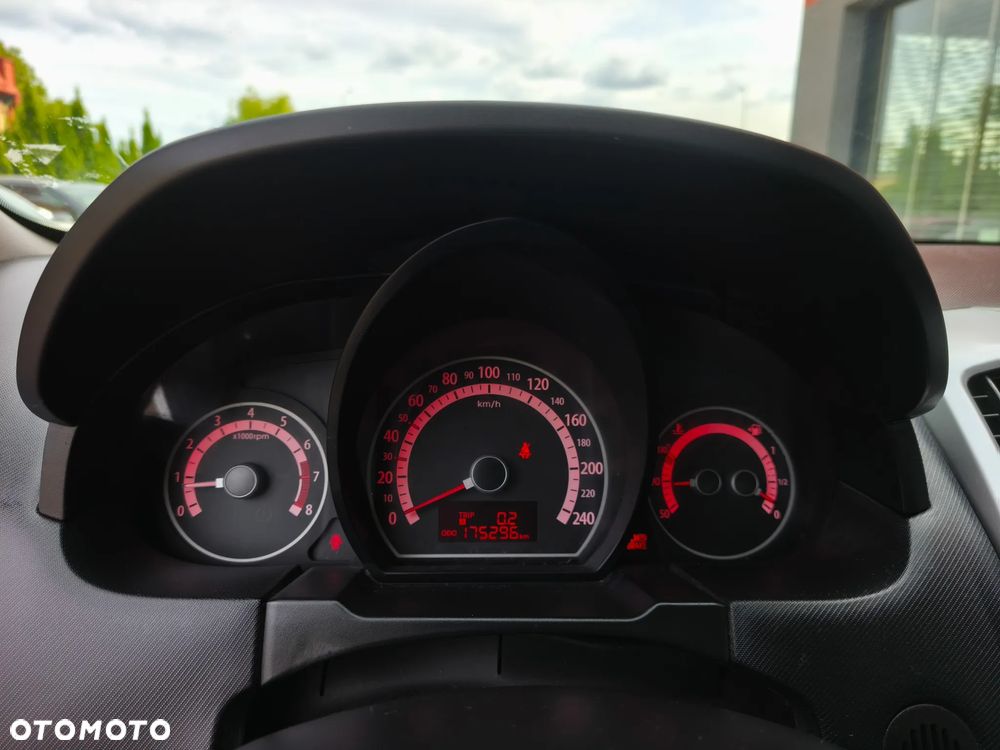 Kia Ceed 1.4 L - 12