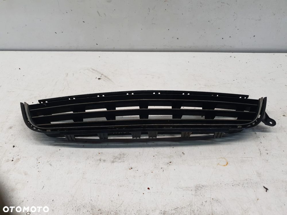 OPEL ZAFIRA B LIFT KRATKA ZDERZAKA PRZÓD 13247306 - 2