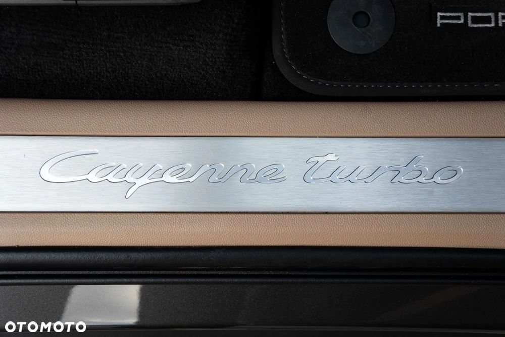 Porsche Cayenne - 21