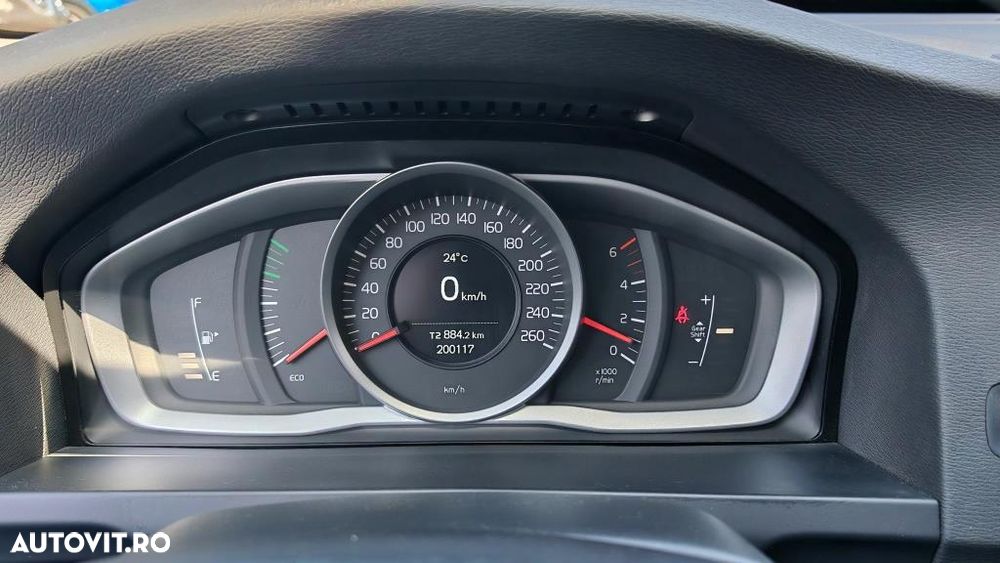 Volvo V60 D3 Momentum Core - 26