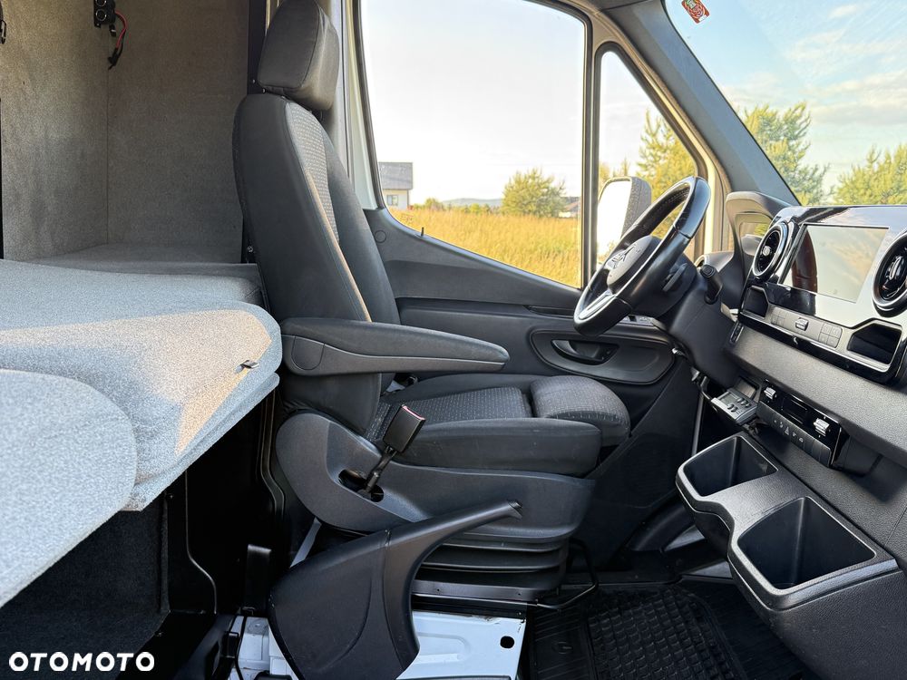 Mercedes-Benz Sprinter - 10