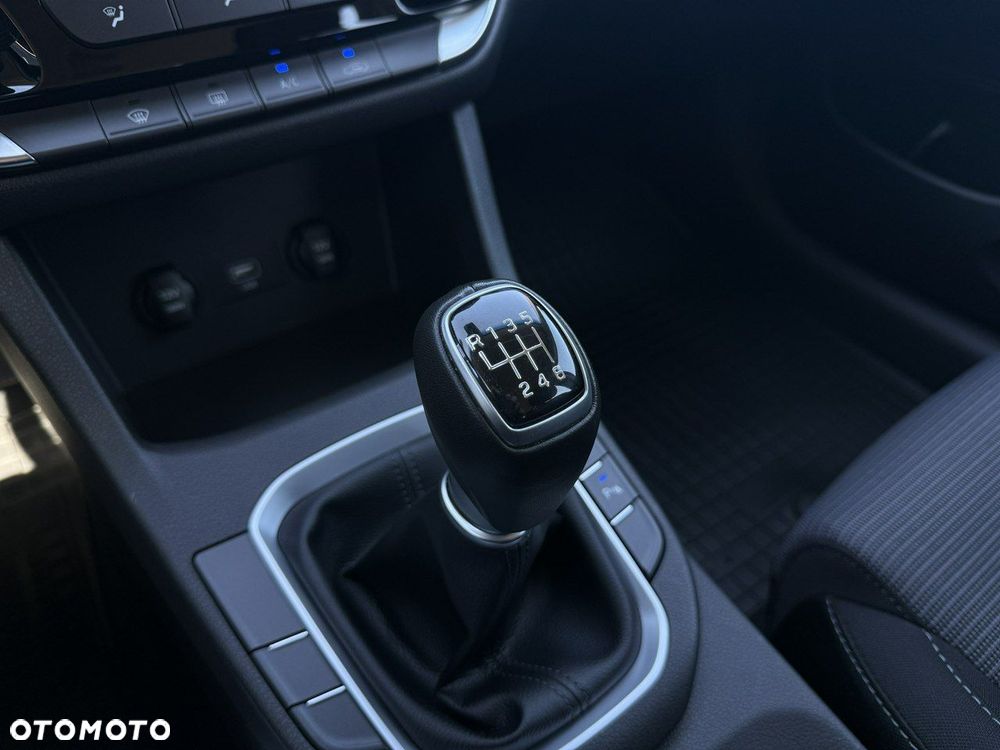 Hyundai i30 1.5 DPI Classic + - 27