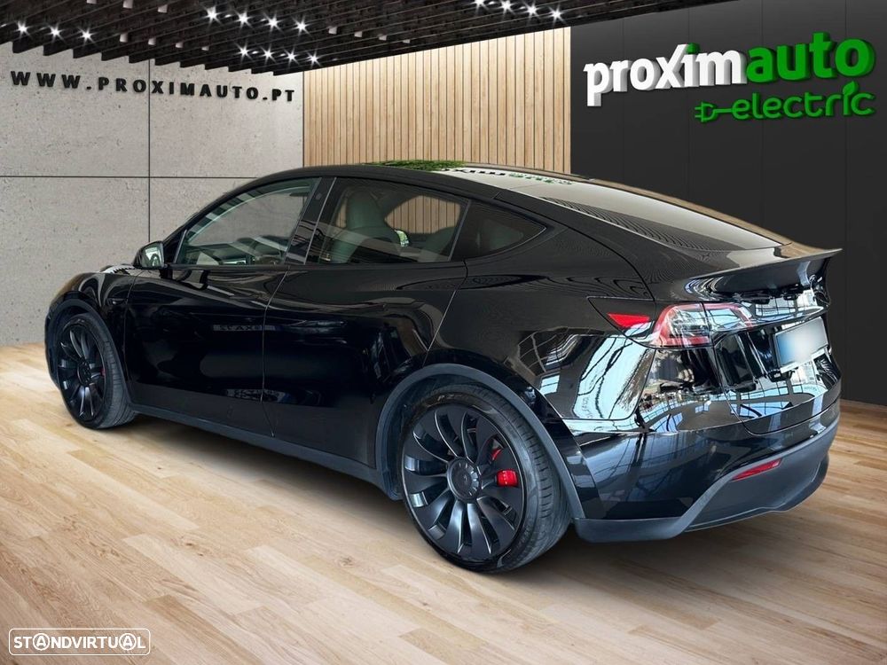 Tesla Model Y Performance Dual Motor AWD - 17